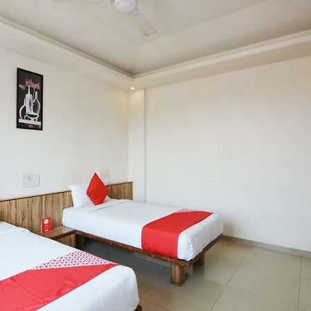 Oyo 24197 Saptaruchi Hotel Pimpri-Chinchwad Exterior photo