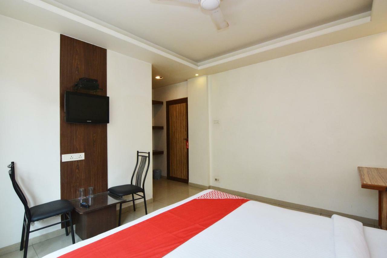 Oyo 24197 Saptaruchi Hotel Pimpri-Chinchwad Exterior photo
